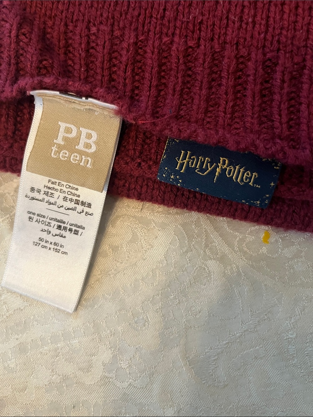 Pottery Barn Maroon, Gold & White Knit Throw Harry Potter, Gryffindor EUC 50x60” - Picture 2 of 3